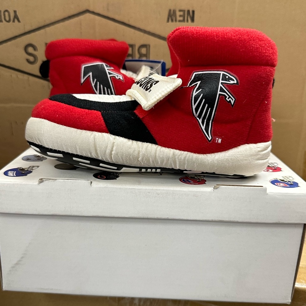 NFL Pair of Childrens Atlanta Falcons Team  Slippers New in Box With Tags